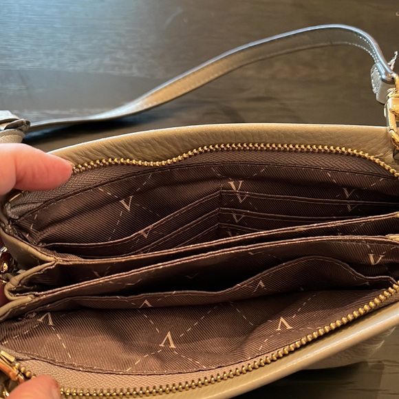 Gray Vince Camuto shoulder bag - Picture 4 of 4